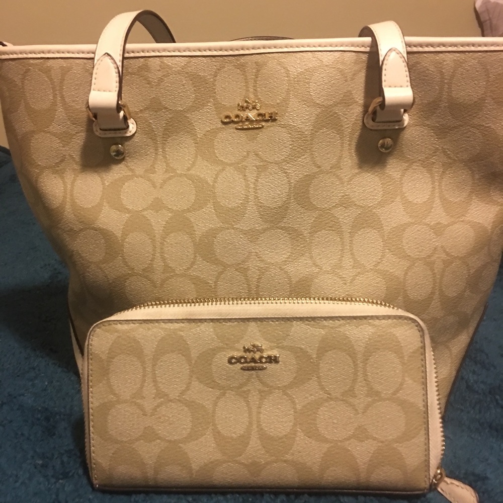 White coach purse and matching wallet .